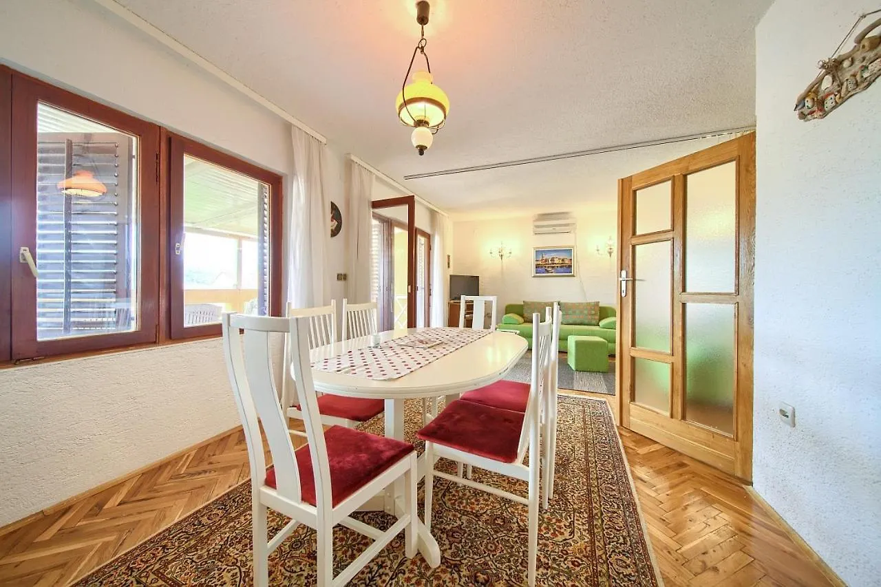 Apartment Ivana Kornić Croazia